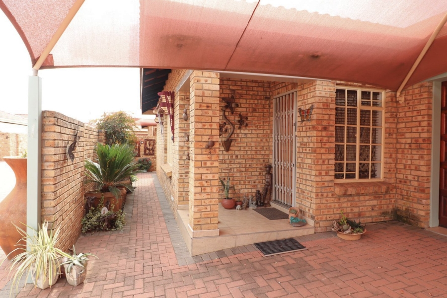 3 Bedroom Property for Sale in Flimieda North West